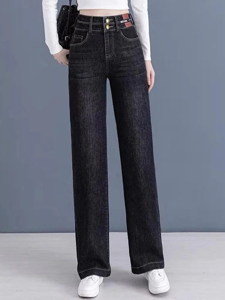 Calça Clara™ em Jeans Premium com Corte Reto e Cós Alto / Realce Suas Curvas com Conforto e Elegância Atemporal!