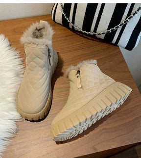 Bota Sabrina™ com Forro Interno e Solado Tratorado / Inverno Aconchegante com Visual Atemporal!