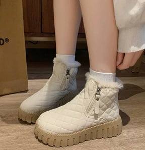 Bota Sabrina™ com Forro Interno e Solado Tratorado / Inverno Aconchegante com Visual Atemporal!