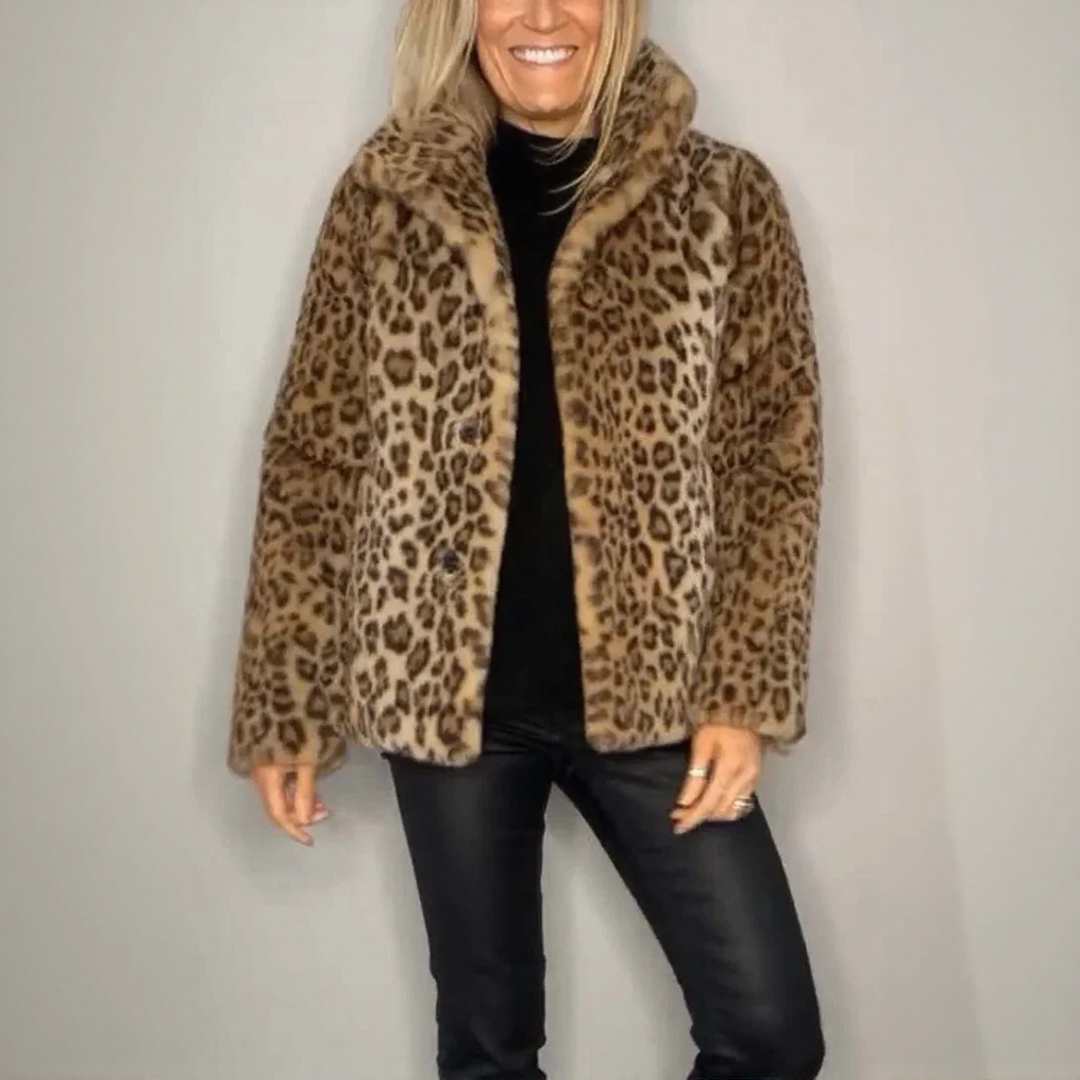 Casaco Pantera Luxe™ em Pele Peluciada com Estampa Selvagem / O Lado Ousado da Elegância Feminina!