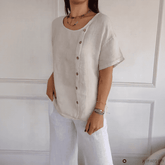Blusa Amora™ em Algodão Leve com Botões Laterais / Toque Natural, Caimento Solto e Estilo Sem Esforço!